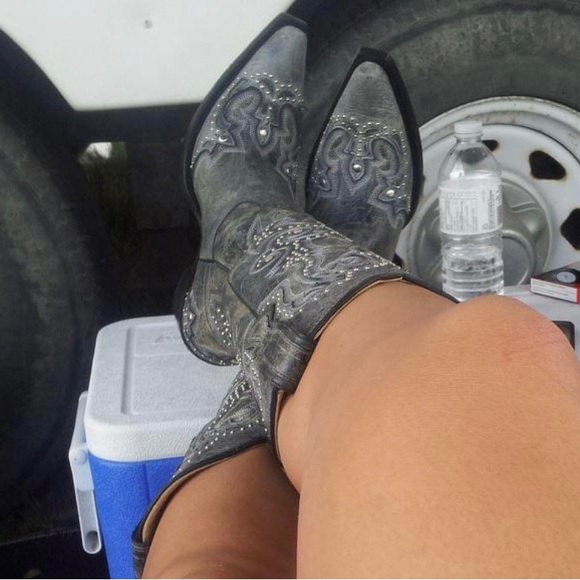 Corral snip toe cowboy boots size 8.5. 2” heel - Picture 1 of 6